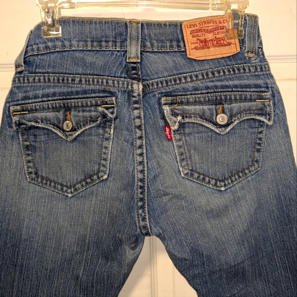 Levi's 542 low rise flare sz 6M